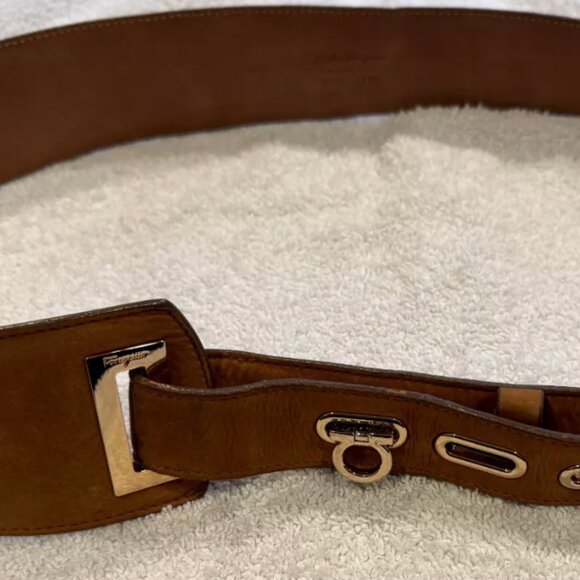 AMAZING WOMEN\'S LIMITED EDITION FERRAGAMO ADJUSTABLE BROWN LEATHER GANCINI BELT